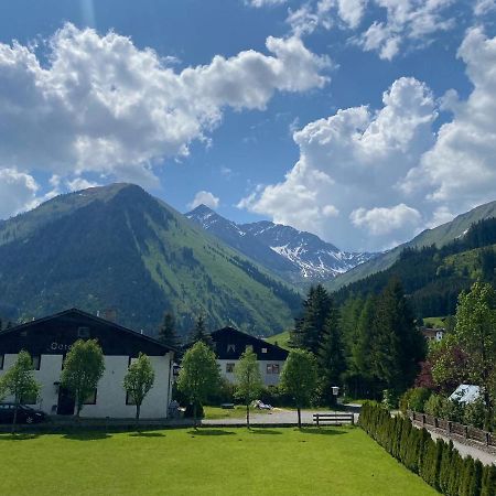 Apartamento Alpin Haus Berwang Exterior foto